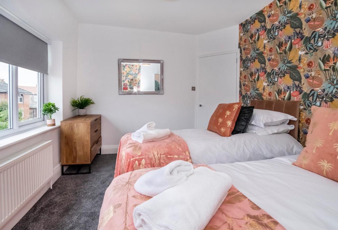 Villa Stylish Hot Tub House With Free Parking! York Exterior foto