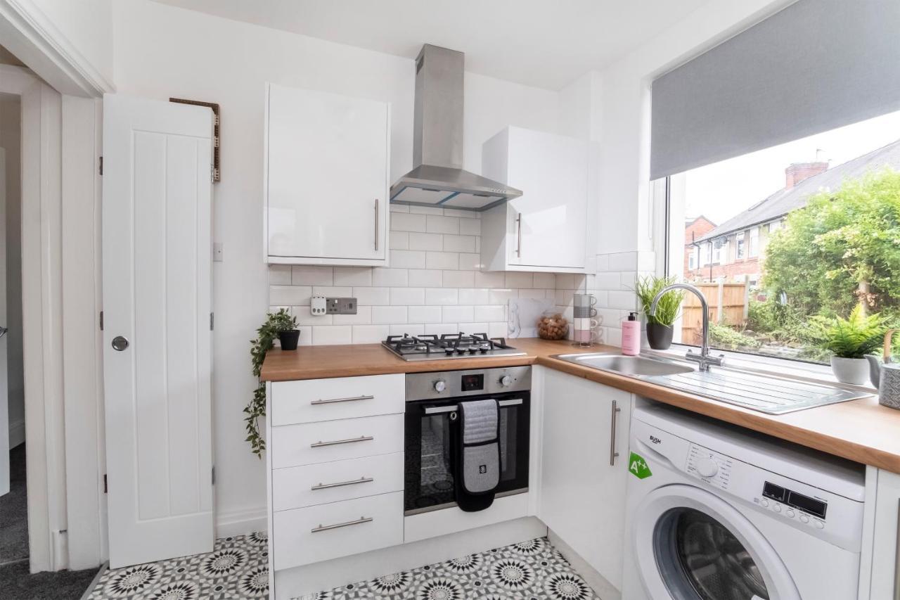 Villa Stylish Hot Tub House With Free Parking! York Exterior foto
