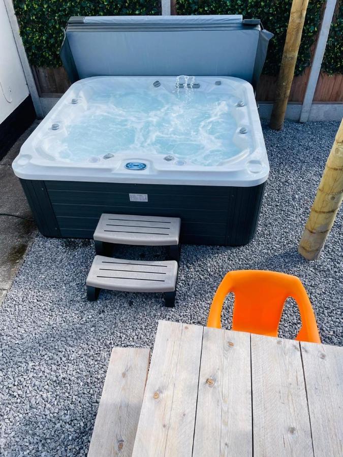Villa Stylish Hot Tub House With Free Parking! York Exterior foto
