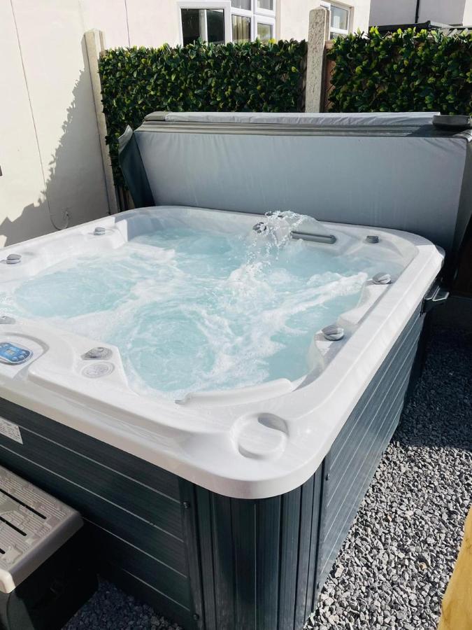 Villa Stylish Hot Tub House With Free Parking! York Exterior foto