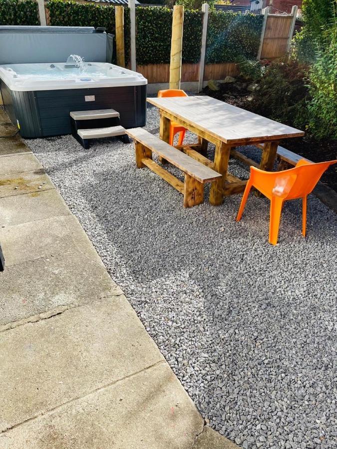 Villa Stylish Hot Tub House With Free Parking! York Exterior foto
